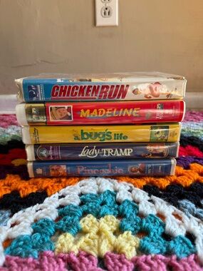 Disney Classic VHS Movie Bundle - Multi-Color